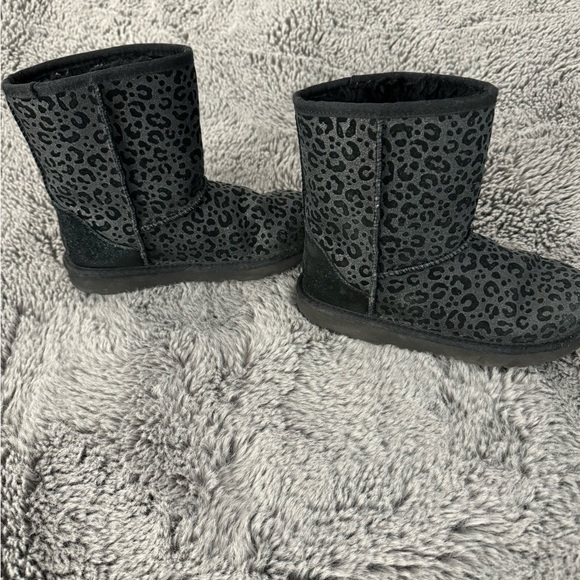 UGG Boots - Picture 3 of 7